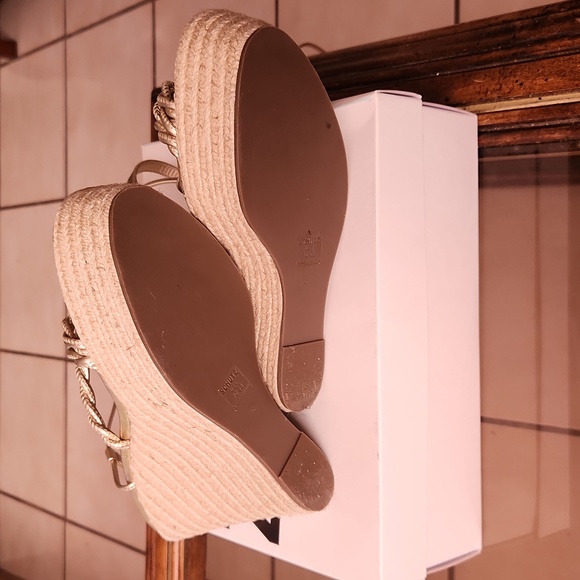 Schutz Jhessy Wedge in Metallic Gold size 10.5B US - Picture 3 of 4